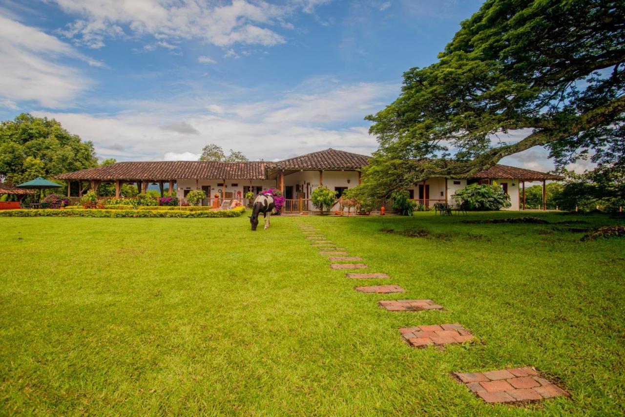 Вилла Hacienda El Saman Кимбайя Экстерьер фото